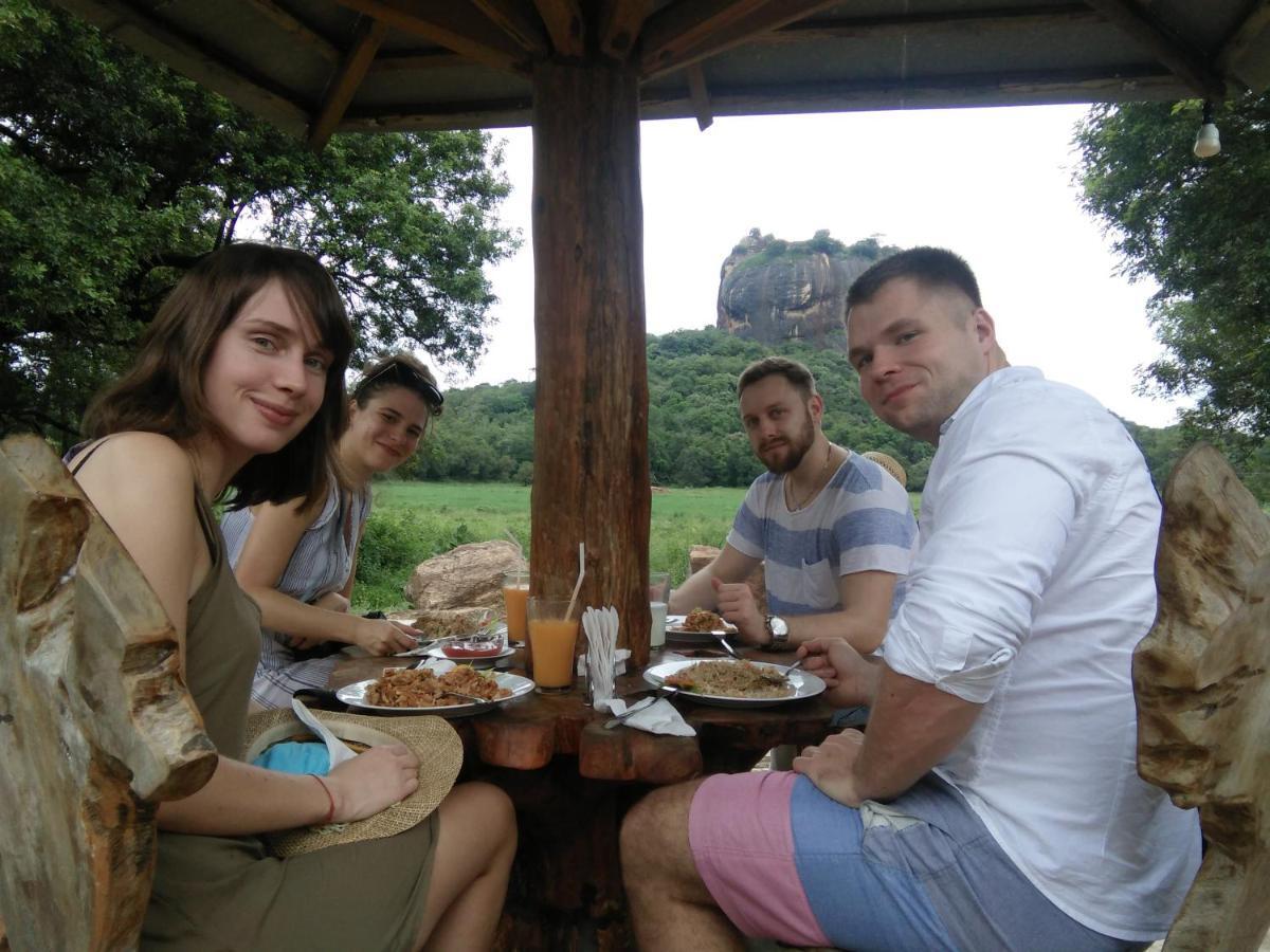 Amaya River Side Homestay シギリヤ エクステリア 写真